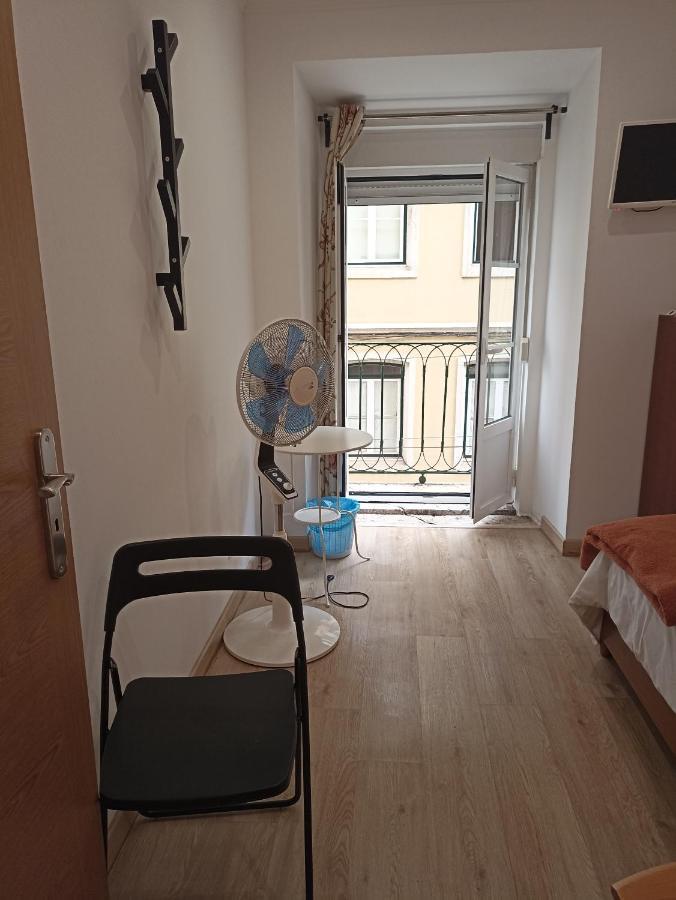 Martim Moniz 28 Guest House Lisbon Bagian luar foto
