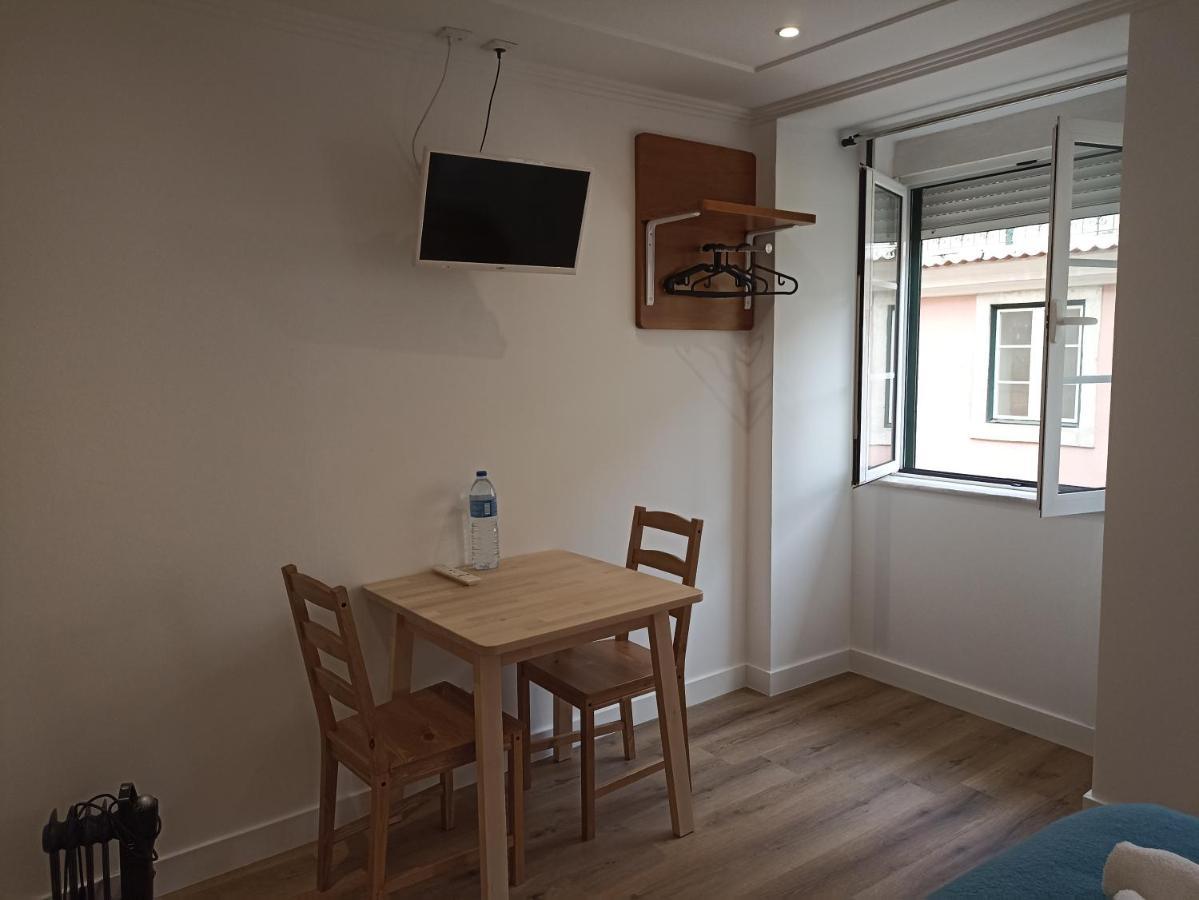 Martim Moniz 28 Guest House Lisbon Bagian luar foto