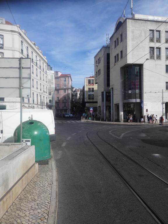 Martim Moniz 28 Guest House Lisbon Bagian luar foto