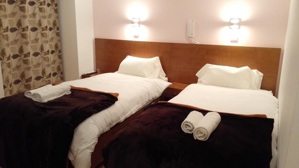 Martim Moniz 28 Guest House Lisbon Bagian luar foto